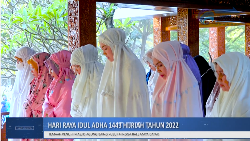 SHALAT IDUL ADHA 1443 H, MASYARAKAT PENUHI MESJID AGUNG BAING YUSUF PURWAKARTA DAN BALE MAYA DATAR