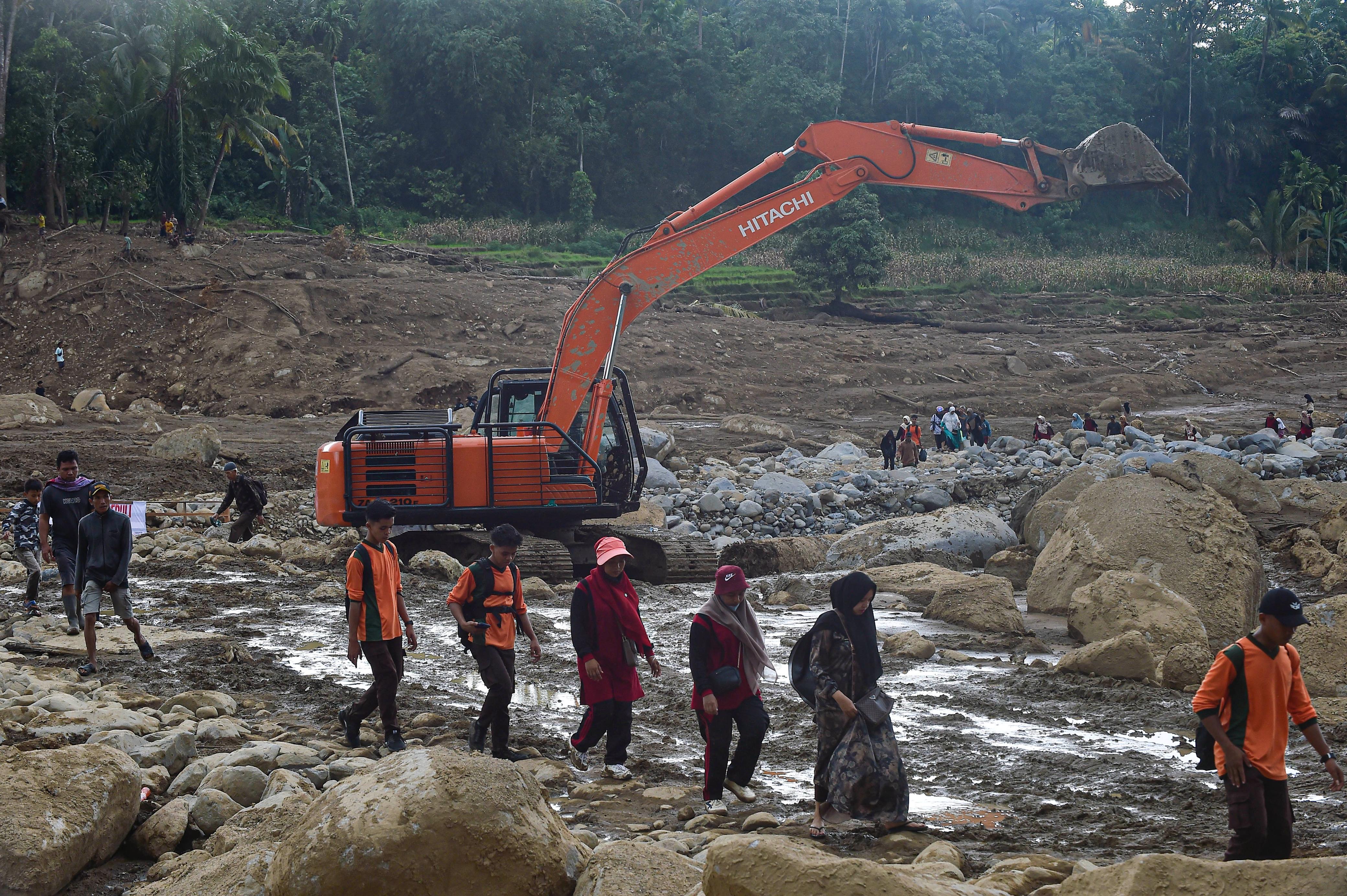 27 Alat Berat Dikerahkan, Pemulihan Pascabencana Sumbar Dipacu Bersama