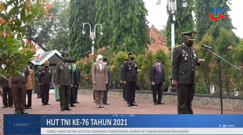 PERINGATI HUT TNI KE-76 AMBU BERSAMA FORKOPIMDA ZIARAH KE TAMAN MAKAM PAHLAWAN