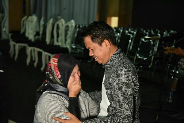 Tangisan Para Pegawai Warnai Acara Pamitan Dedi Mulyadi