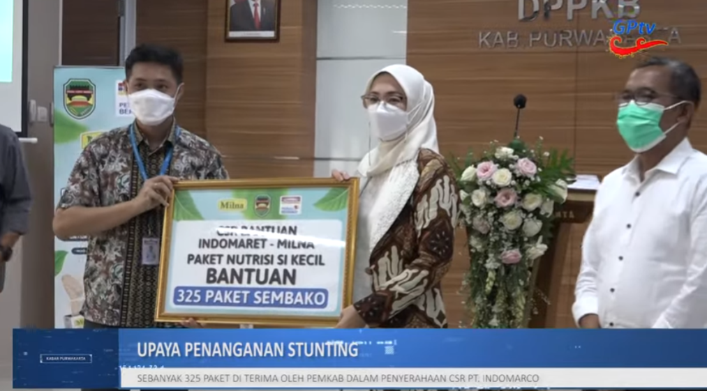 AMBU ANNE RATNA MUSTIKA BAGIKAN BKB KIT UNTUK BALITA PURWAKARTA