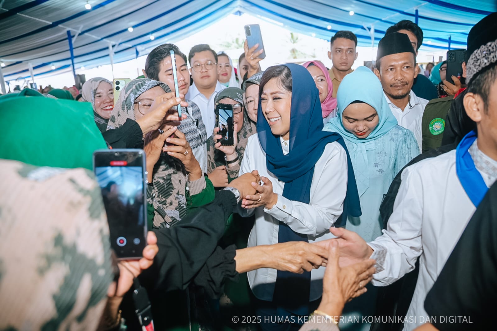 Kemkomdigi Salurkan 6,5 Ton Paket Sembako di Wilayah Paling Terdampak Bencana Banjir Deli Serdang