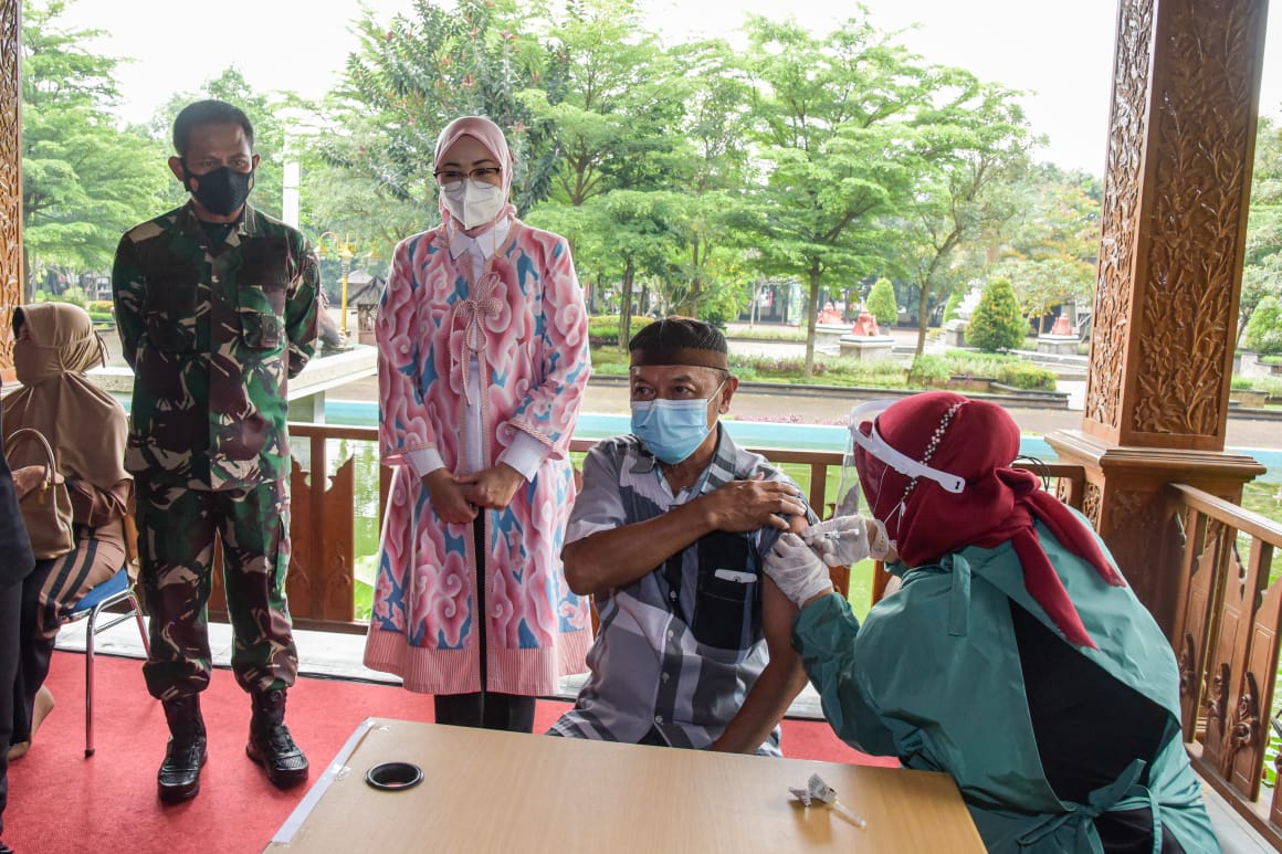 Pemkab Purwakarta Mulai Lakukan Vaksinasi Warga Lansia