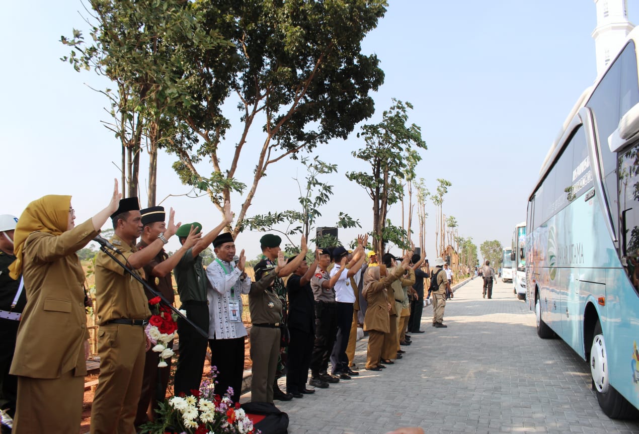 Bupati Anne Lepas 401 Jamaah Haji Kloter 10 Asal Purwakarta