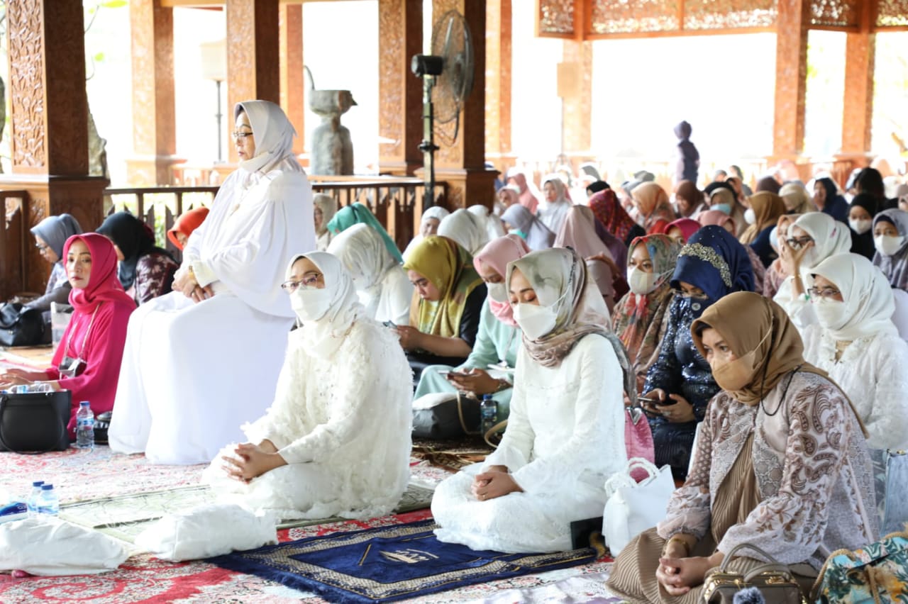 Bupati Purwakarta Rayakan Lebaran Bareng Warga