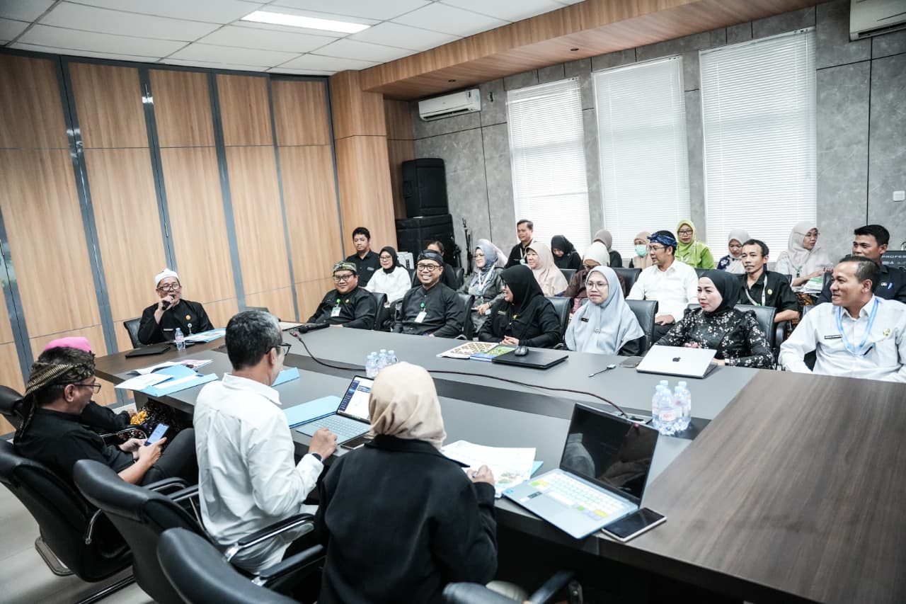 Perkuat Tata Kelola Rumah Sakit, Sekda Purwakarta Pimpin Rapat Dewan Pengawas RSUD Bayu Asih
