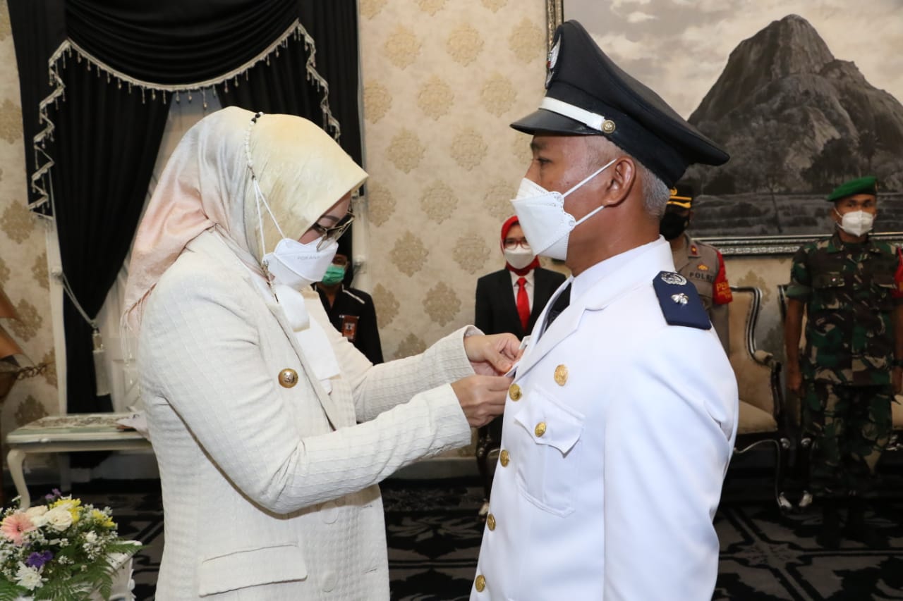 Bupati Purwakarta Lantik PAW Kades Linggarsari