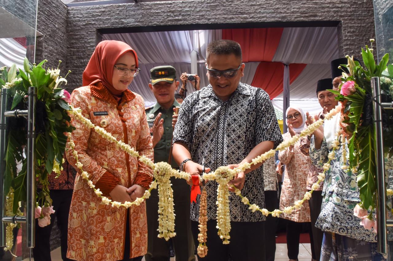 Bupati Purwakarta Resmikan Galeri Menong 2 dan Batik Khas Purwakarta