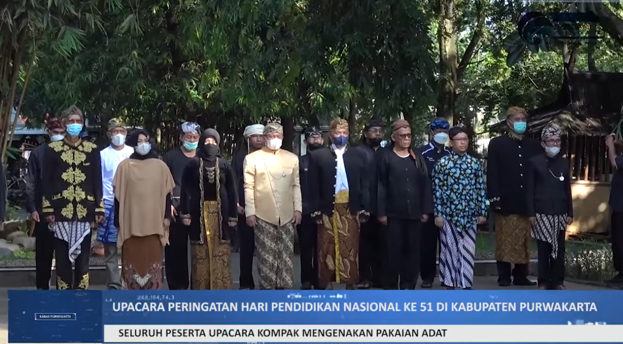 PERINGATAN HARDIKNAS KE 51 PURWAKARTA, PESERTA UPACARA KOMPAK KENAKAN PAKAIAN ADAT