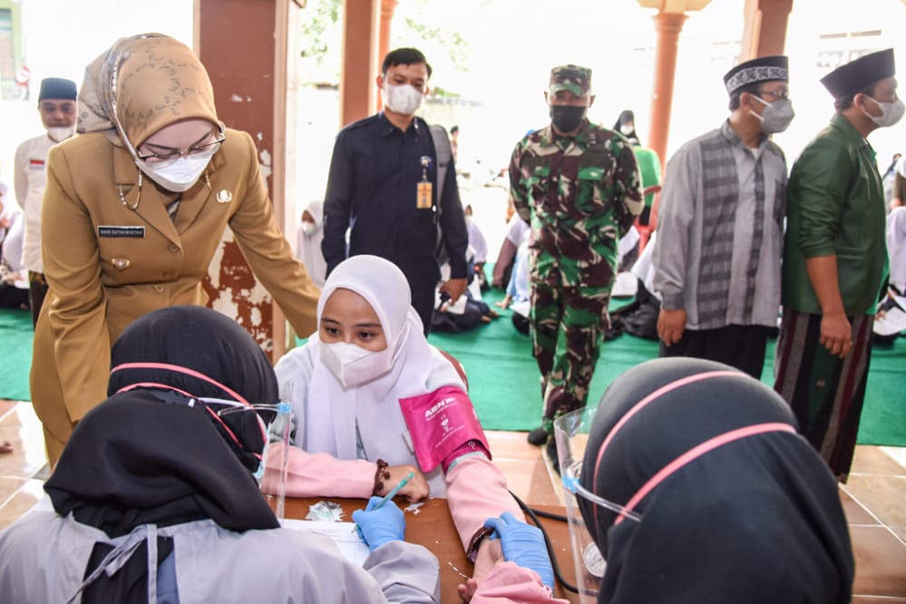 Vaksinasi Covid-19, Pemkab Purwakarta Sasar Ribuan Santri