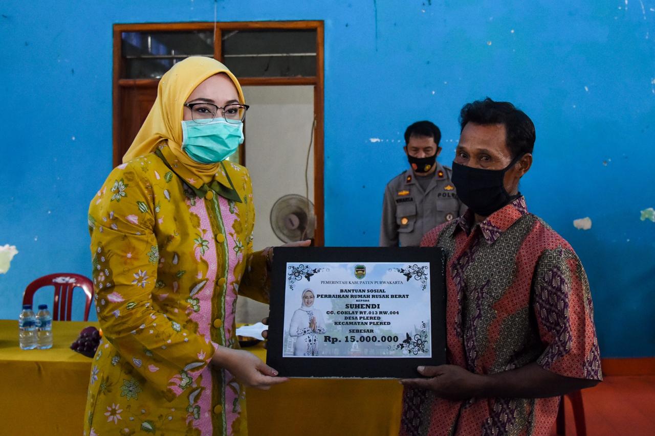 Bupati Purwakarta Salurkan Beras Welas Asih Sebagai Pengganti Gempungan