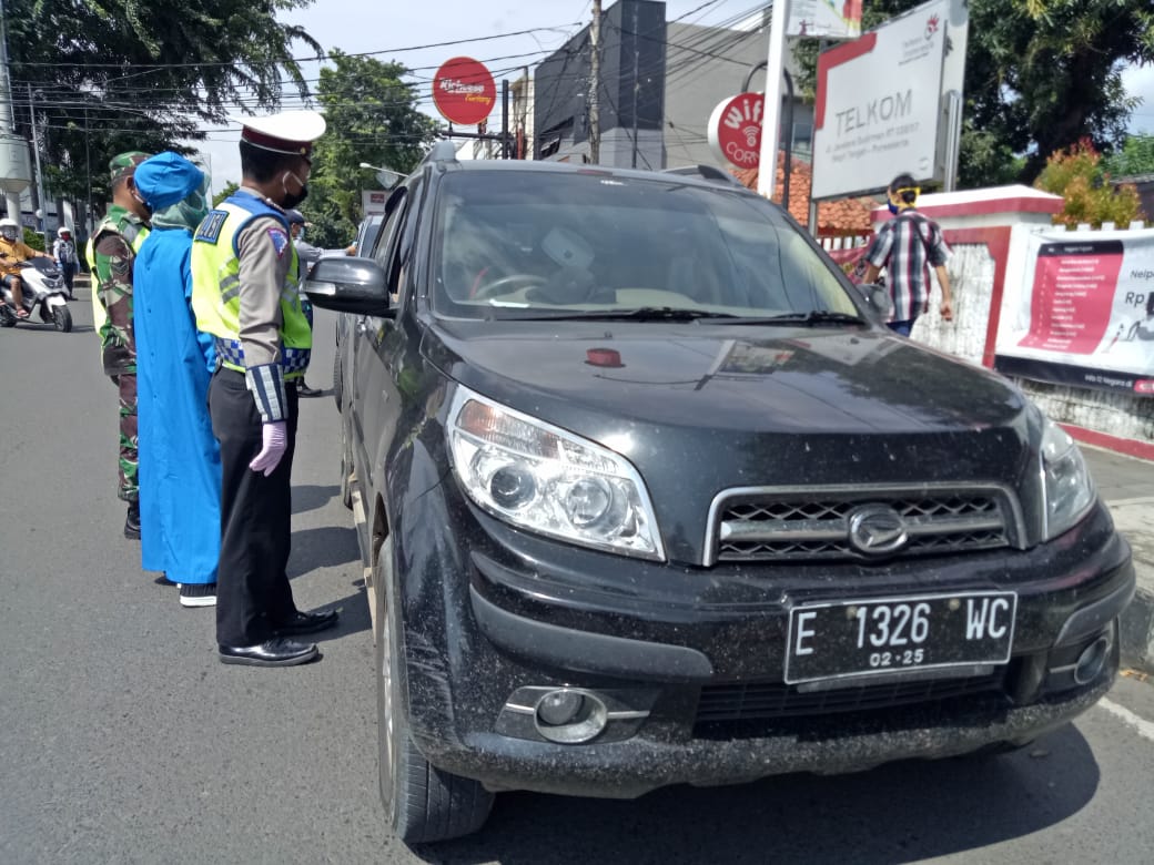 Volume Kendaraan Masih Terpantau Padat di Hari Ke 2 PSBB di Purwakarta