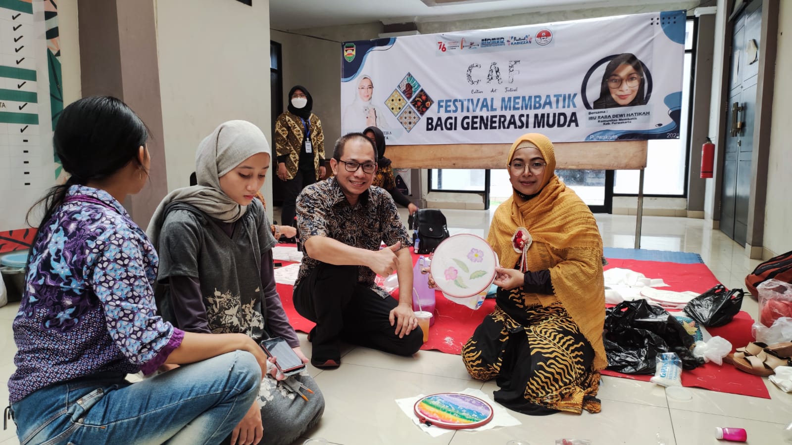 Purwakarta Kembangkan Prodak Kontemporer Berbahan Batik