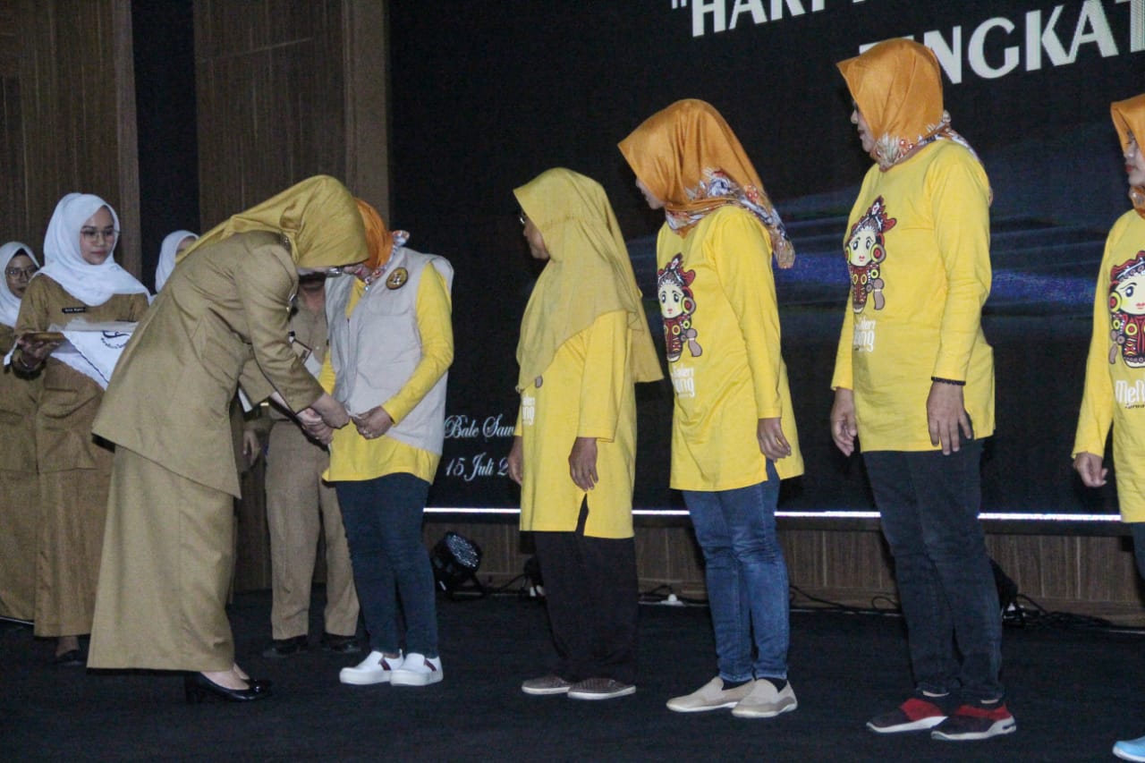 Pemkab Purwakarta Miliki Pasukan Emak - Emak Kawal Timbangan Pasar