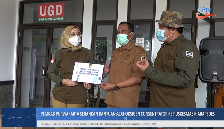 PEMKAB PURWAKARTA SERAHKAN BANTUAN ALAT OKSIGEN CONSENTRATOR KE PUSKESMAS KIARAPEDES
