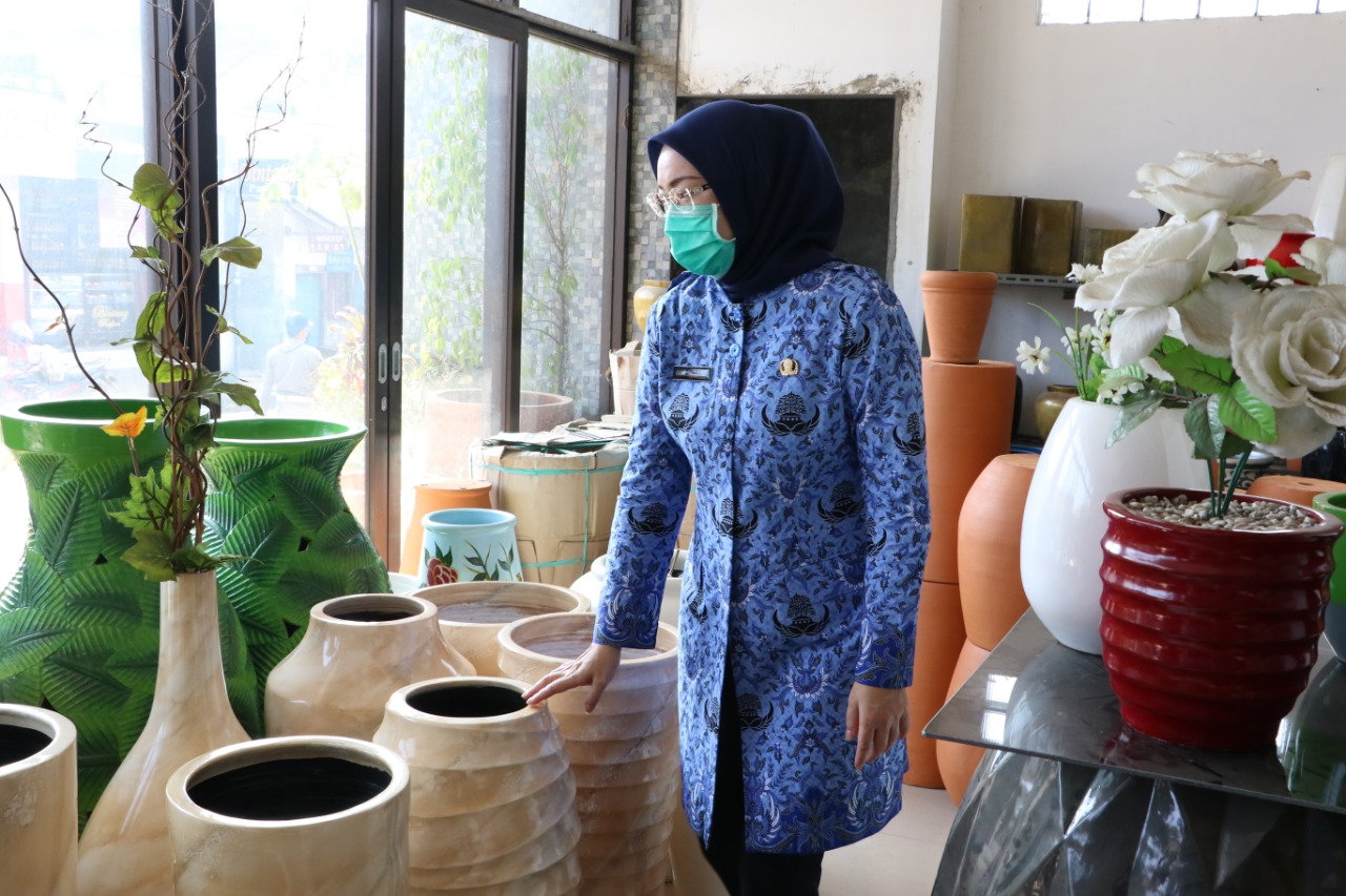 Pot Bunga Keramik Plered Jadi Primadona Saat Pandemi