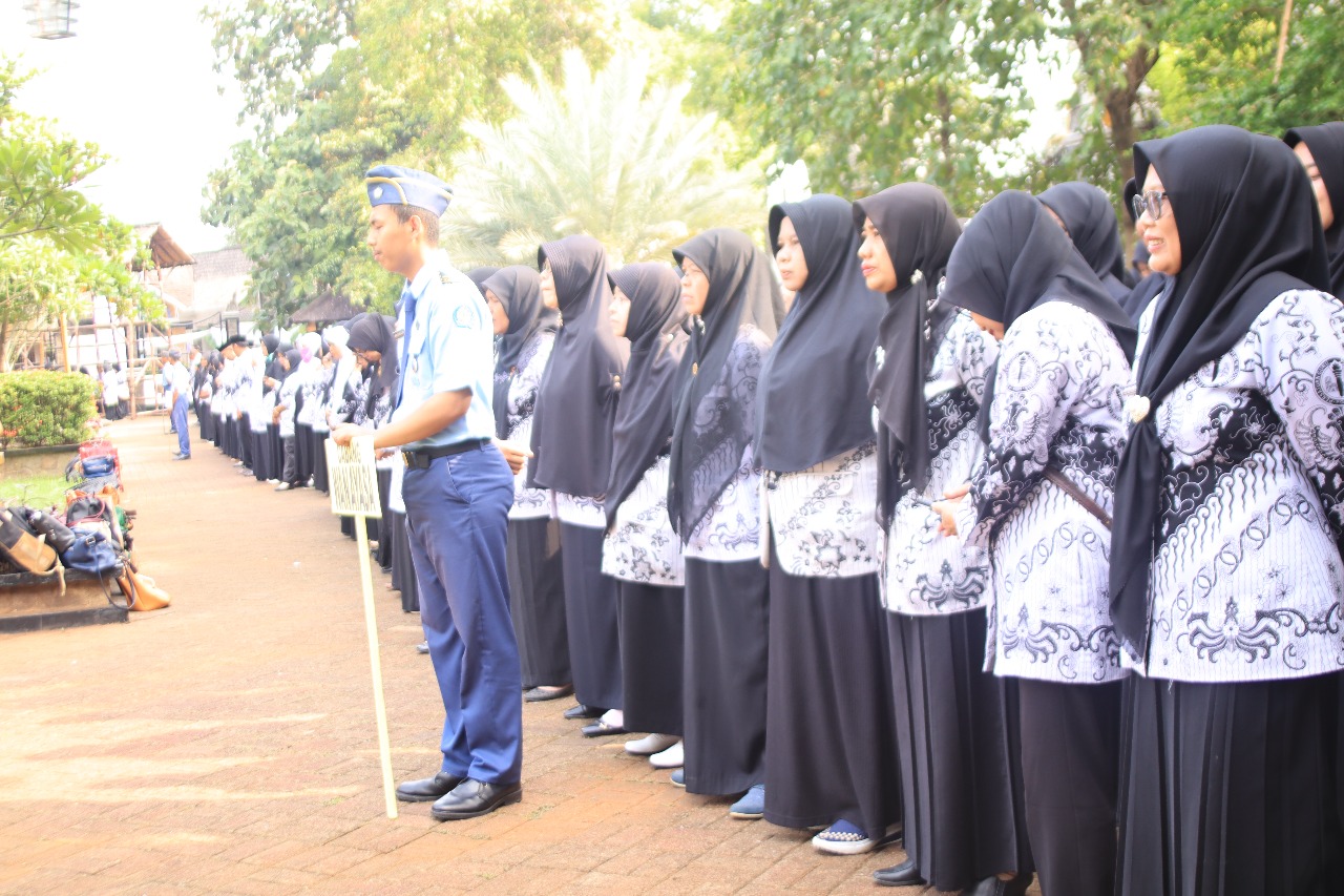 Tanpa Tanda Jasa, Guru Diingat Sebagai Pahlawan