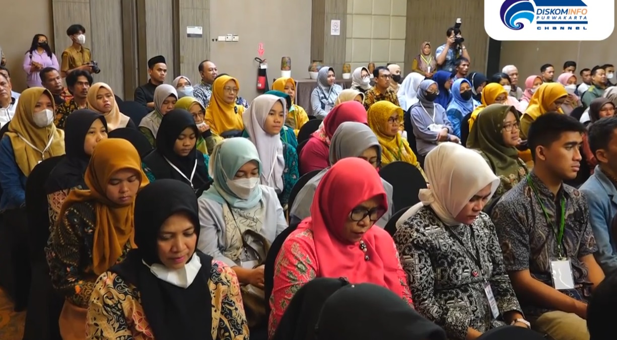 BUPATI PURWAKARTA BAGIKAN SANTUNAN DAN SEMBAKO KEPADA ANAK YATIM PIATU