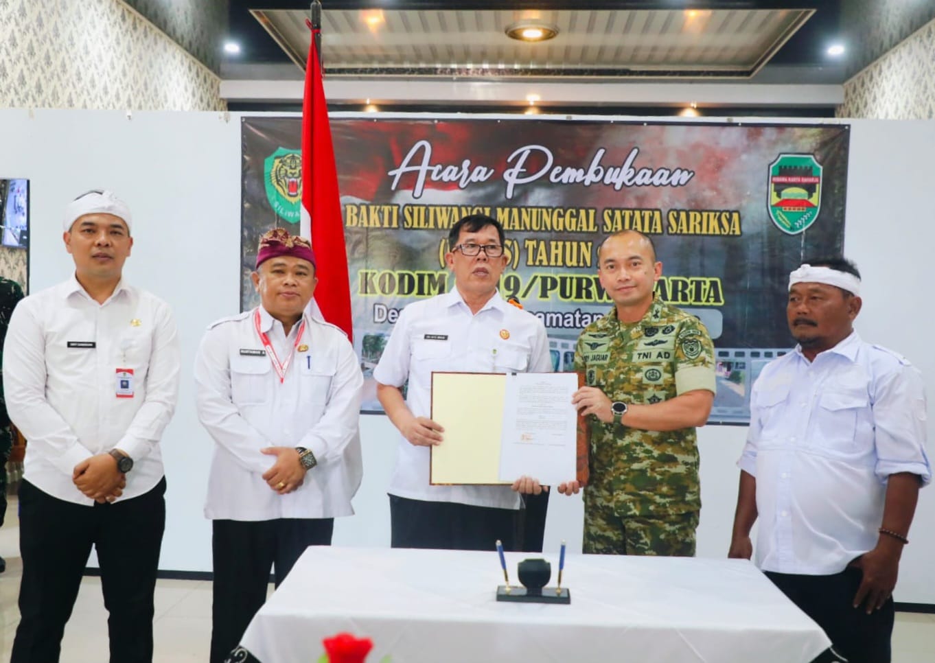 Sekda Purwakarta Hadiri Pembukaan BSMSS 2026 di Desa Cijunti, Sinergi TNI-Pemda Bangun Jalan Beton