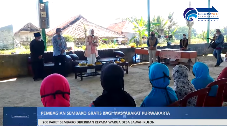H-1 IDUL ADHA, BUPATI PURWAKARTA BAGIKAN RATUSAN SEMBAKO DI DESA SAWAH KULON KECAMATAN PASAWAHAN