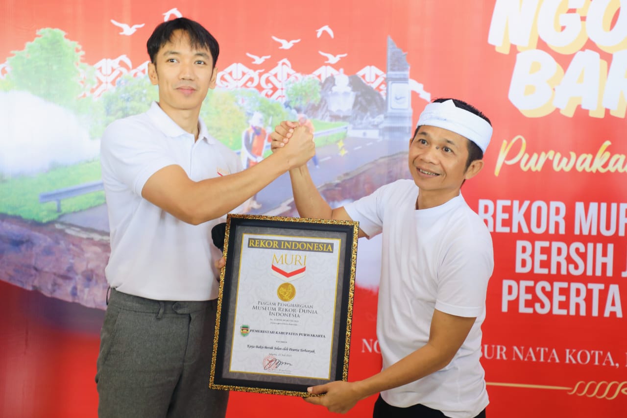 Program Ngosrek Purwakarta Raih Rekor MURI: Kerja Bakti Bersih Jalan oleh Peserta Terbanyak