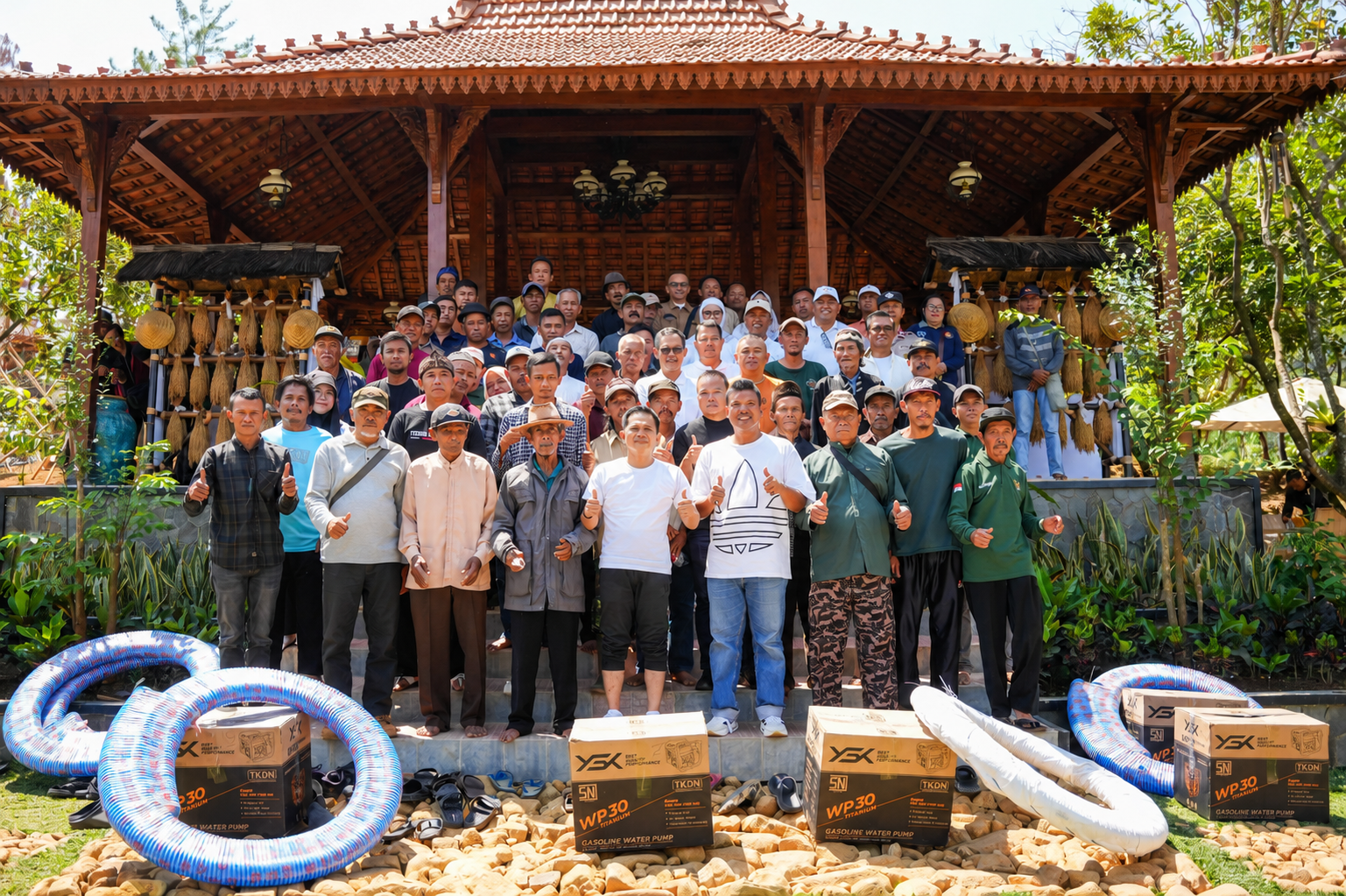 Bupati Purwakarta Serahkan 34 Unit Pompa Air untuk Kelompok Tani