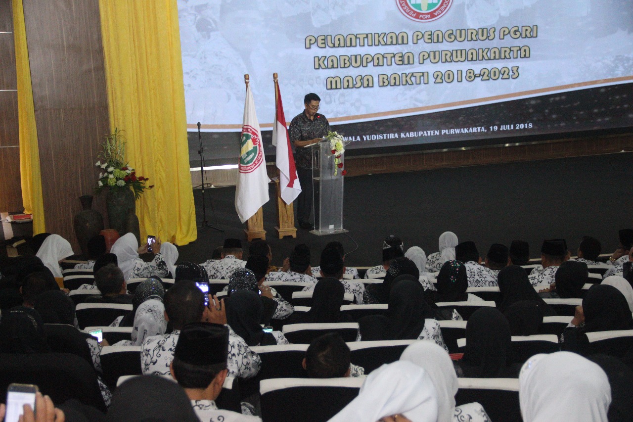 PJ Bupati Purwakarta Hadiri Pelantikan PGRI Cabang Kabupaten Purwakarta