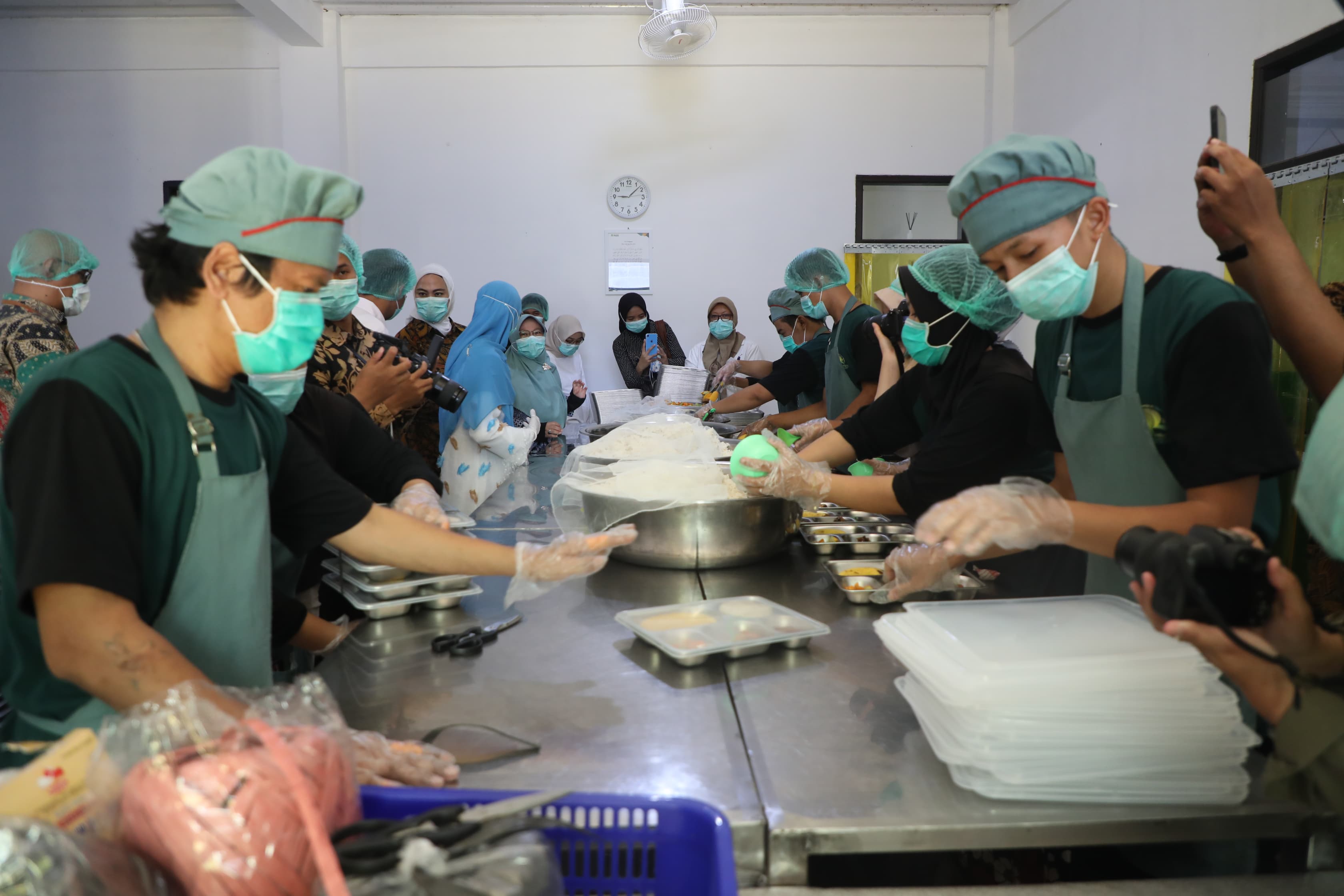 Kunker Spesifik, BAM DPR-RI Sambangi Sekolah dan Dapur MBG di Purwakarta