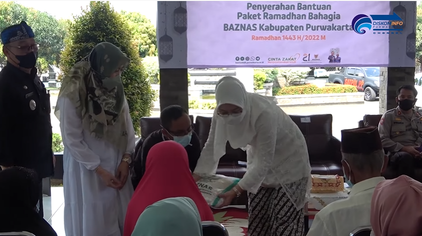 PEDULI LANSIA, BAZNAS PURWAKARTA BAGIKAN BANTUAN PAKET SEMBAKO