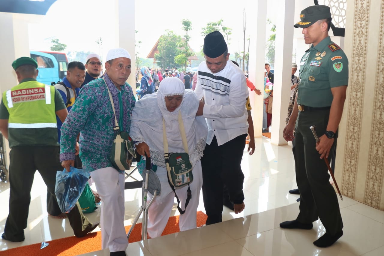 Wabup Aming Terima Kedatangan Jamaah Haji Asal Purwakarta