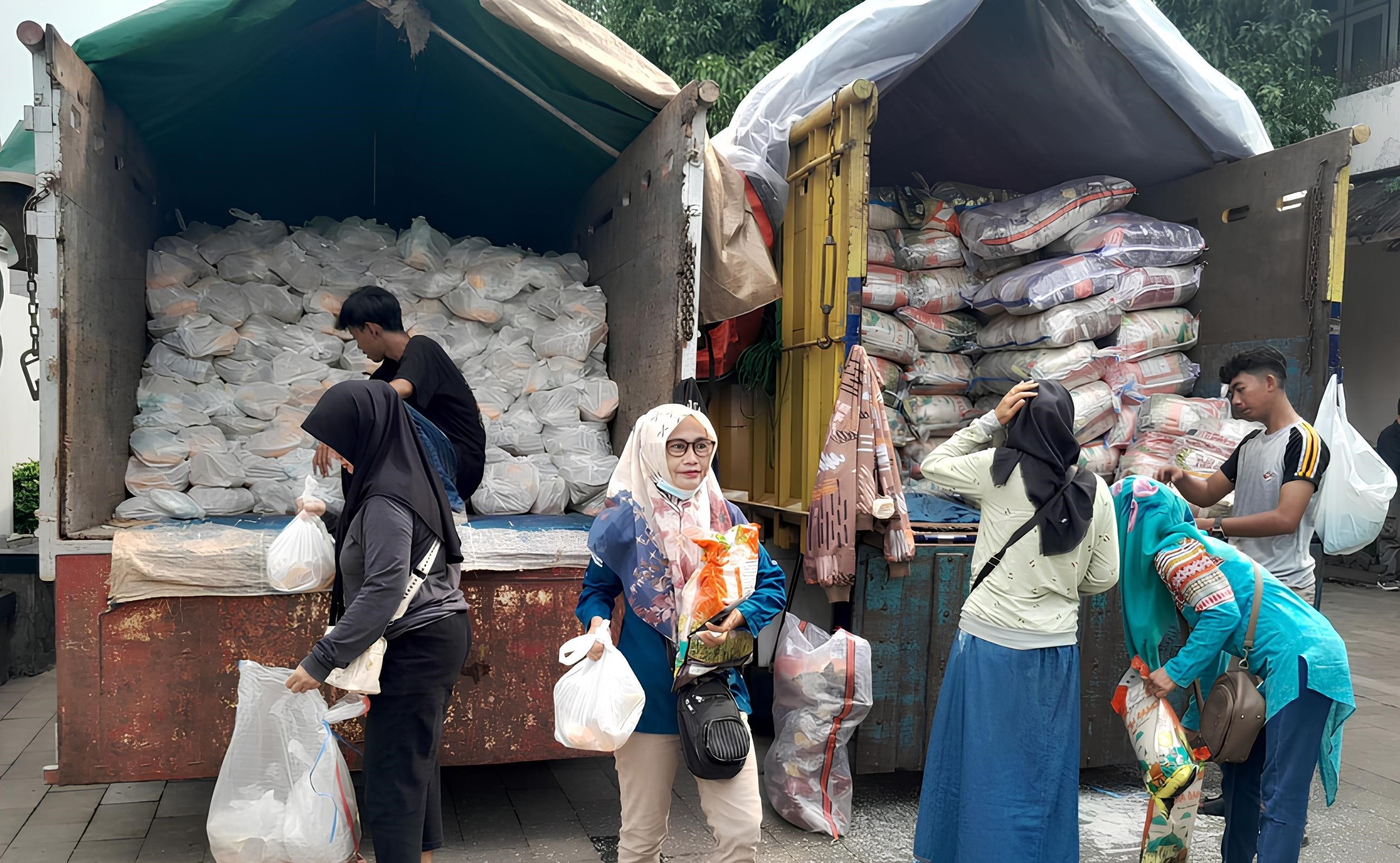 Opadi Jelang Lebaran, Pemkab Purwakarta Sebar Ribuan Paket Sembako Bersubsidi
