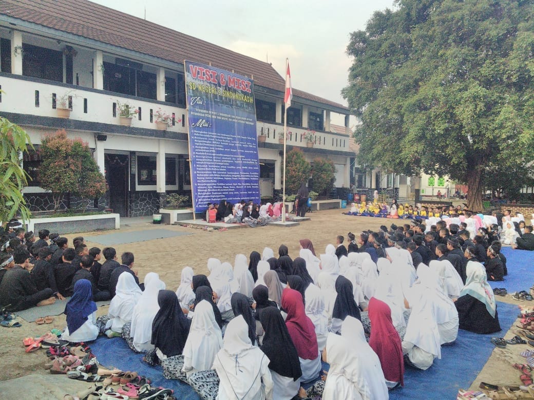 Ribuan Siswa Se Purwakarta, Doakan Guru Honorer Lulus Tes CPNS 2018