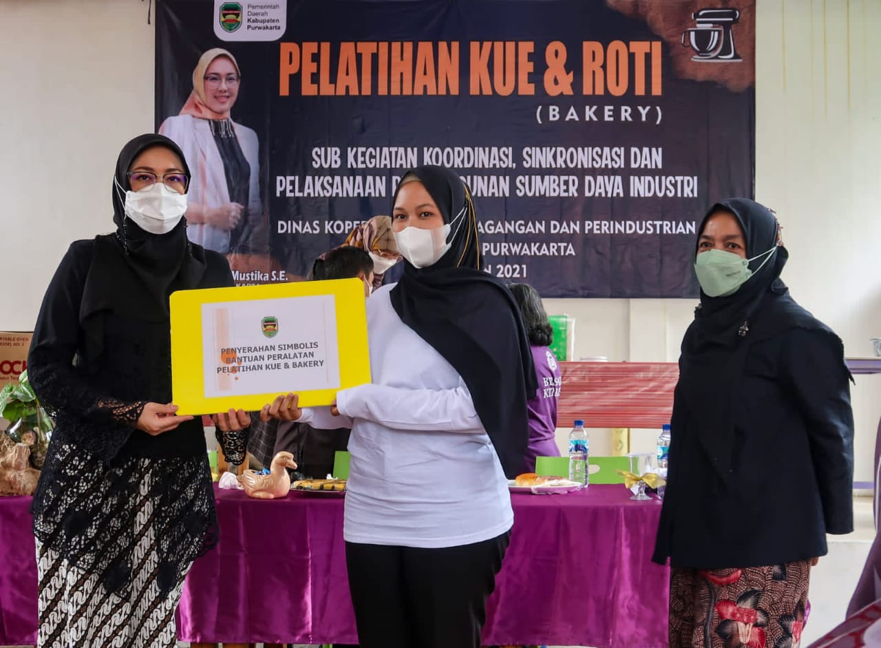 Cetak Wirausaha IKM, Pemkab Purwakarta Gelar Pelatihan Membuat Aneka Kue dan Roti