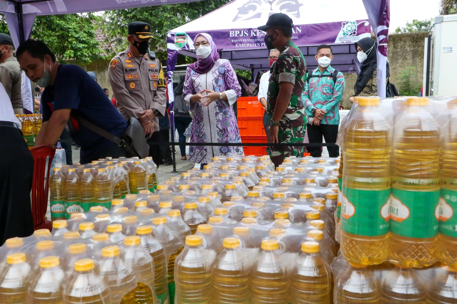 Pemkab Purwakarta Sediakan 7000 Liter Minyak Goreng di Bazar Murah