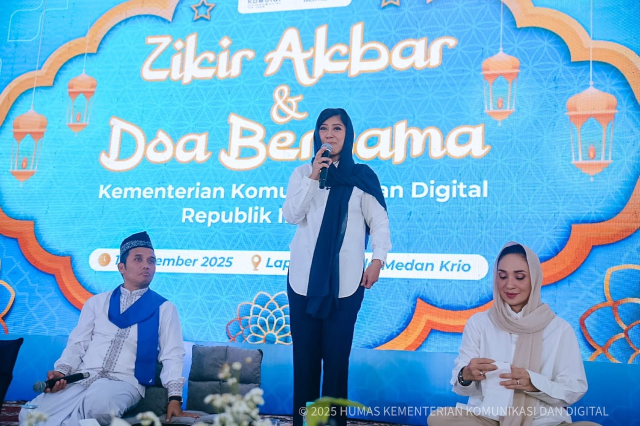 Pemulihan Jaringan Capai 97,8 Persen, Menkomdigi Dampingi Warga Terdampak Banjir di Deli Serdang